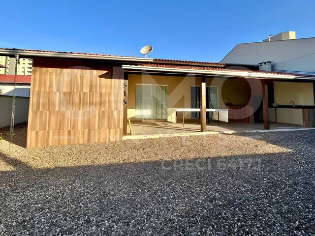 Casa para Locação em Balneário Piçarras - 2